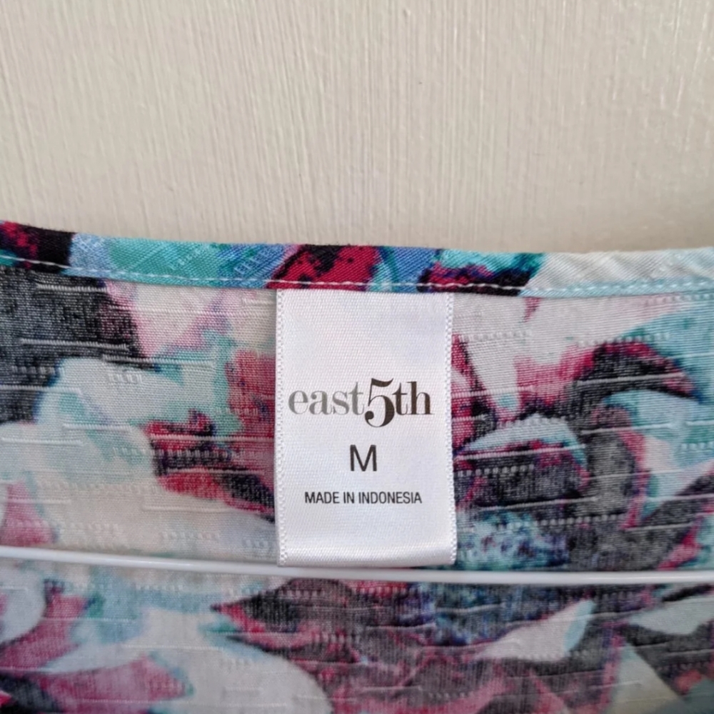 East 5th floral blouse Size M - Picture 8 of 8